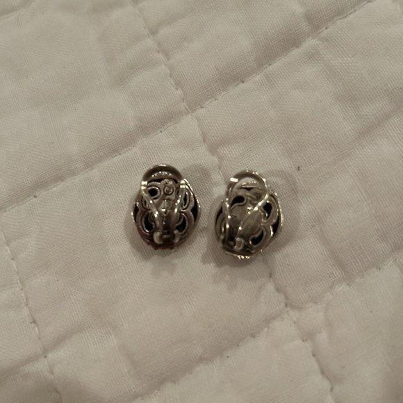 John Hardy Estate Jaisalmer Domed Dot Omega Back Earrings Sterling  Silver JH62 - Picture 2 of 3